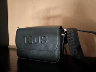 Bolso Tous Negro muy espacioso y como nuevo.