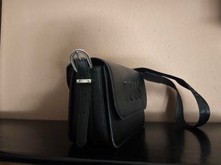 Bolso Tous Negro muy espacioso y como nuevo.