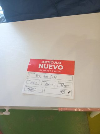 Escritorio blanco y beige