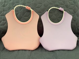 2 Baberos Twistshake Rosa y Lila