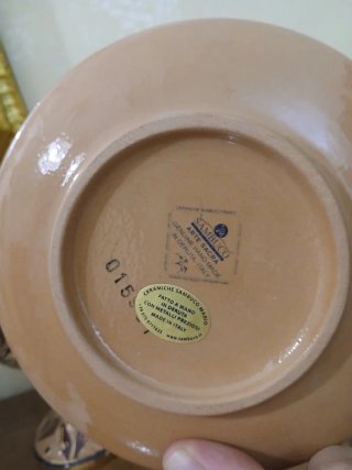 Calice e patena in ceramica, decorato con  Tau