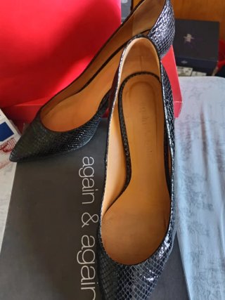 Elegantes zapatos tacón piel negros