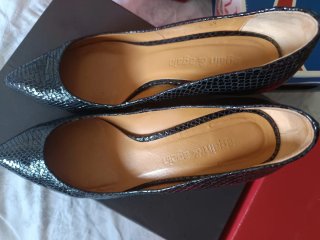 Elegantes zapatos tacón piel negros