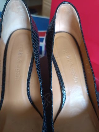 Elegantes zapatos tacón piel negros