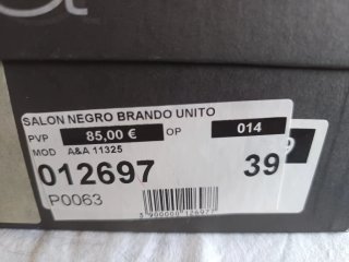Elegantes zapatos tacón piel negros