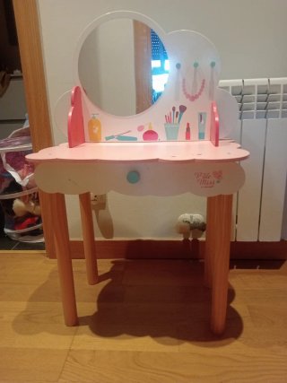 Tocador infantil rosa con espejo