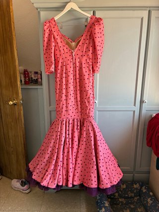 Traje de flamenca lunares rosa y morado
