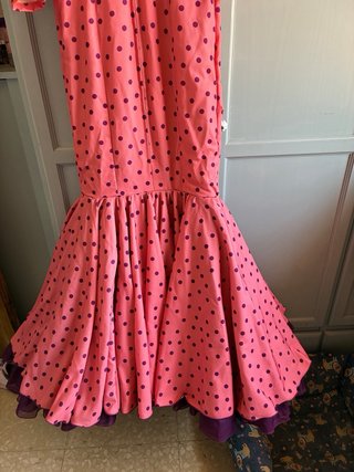 Traje de flamenca lunares rosa y morado