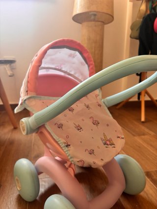 Carrito de muñecas rosa y azul