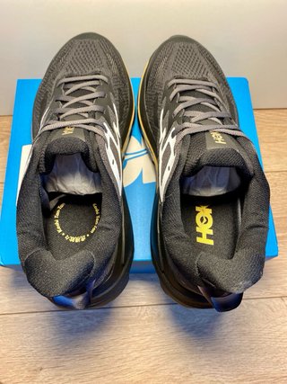 HOKA Challenger 8