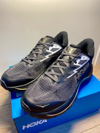 HOKA Challenger 8