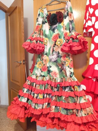Traje de flamenca volantes flores