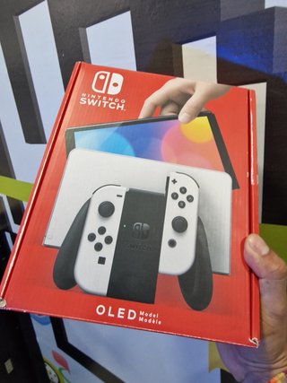 Nintendo Switch OLED + Funda Blanca