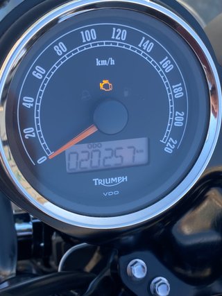 Triumph Bonneville T100 Negra