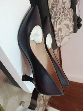 Zapatos de tacón azules oscuros
