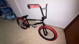BMX Cult 21” Negra Ruedas Rojas