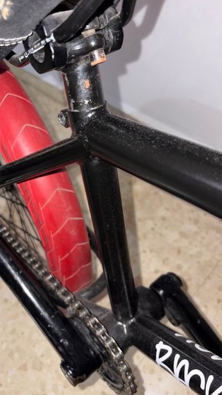 BMX Cult 21” Negra Ruedas Rojas