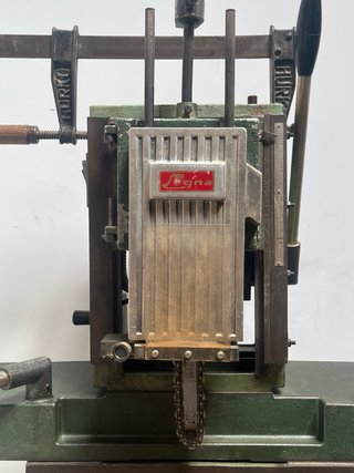 Antigua Máquina Escopleadora de cadena, muy buena