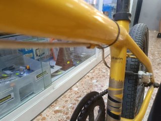 Bicicleta BMX Amarilla