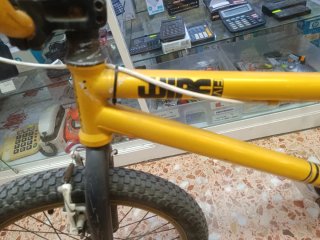 Bicicleta BMX Amarilla