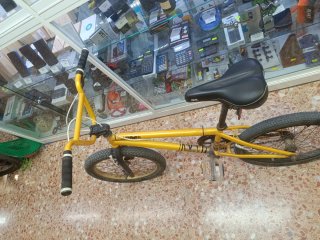 Bicicleta BMX Amarilla