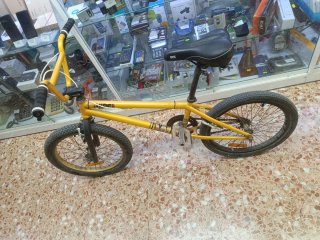 Bicicleta BMX Amarilla