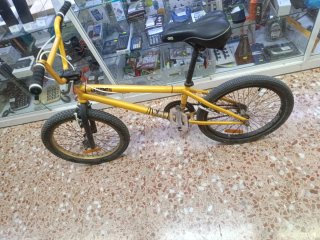 Bicicleta BMX Amarilla