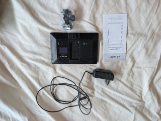 Panel LED Viltrox L116T y adaptador de corriente