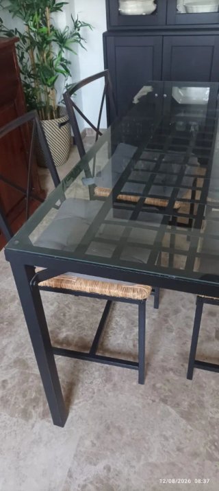 Mesa de salón cristal y 4 sillas