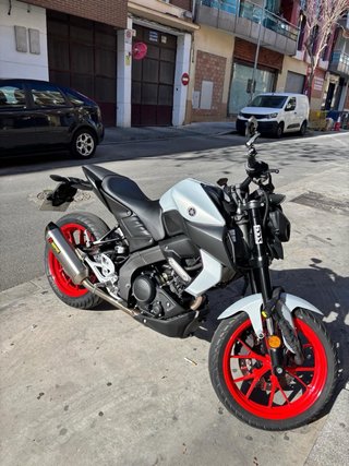 Yamaha MT-125 Plata y Rosa