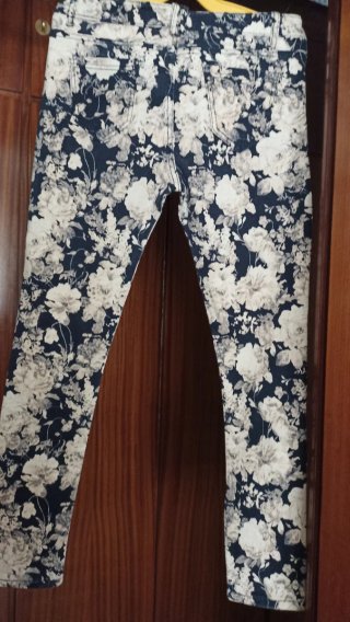 Pantalón largo estampado floral