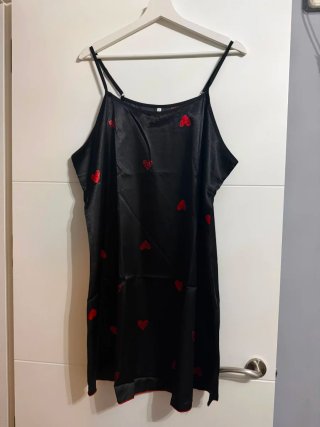 Camisón negro tirantes con corazones rojos XXL