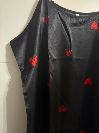 Camisón negro tirantes con corazones rojos XXL