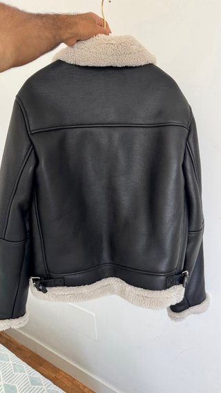 Cazadora Zara efecto piel forrada