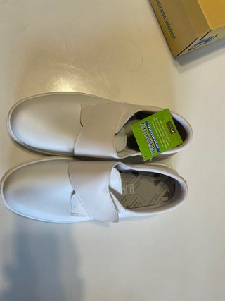 Zuecos enfermería, marca Kalma, talla 42, unisex.