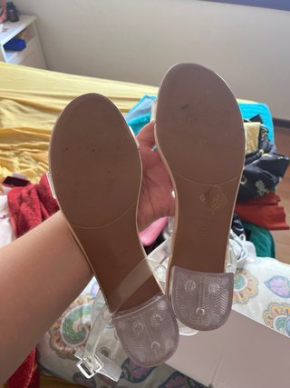 Sandalias transparentes beige