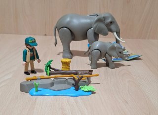 Playmobil Elefantes y Explorador