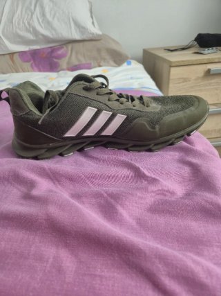Zapatillas Adidas verdes y rosas