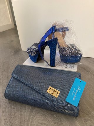 Zapatos y bolso de fiesta azul y dorado