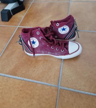 Converse alte rosse con zip. Colore borgogna