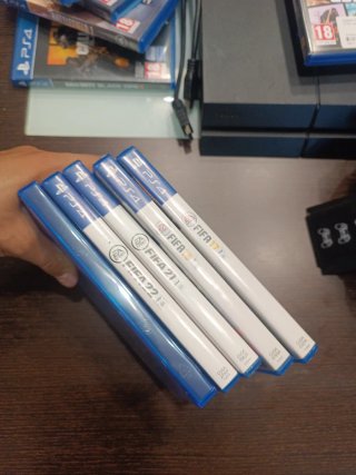 Consola PS4 500GB + 5 Juegos + Mandos