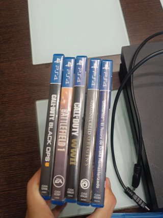 Consola PS4 500GB + 5 Juegos + Mandos