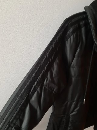 Cazadora acolchada Adidas mujer negra