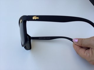 Gafas de sol Lacoste negras y doradas