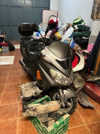 Daelim S2 Maxi Scooter Gris/Rojo