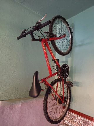 Bicicleta de montaña roja