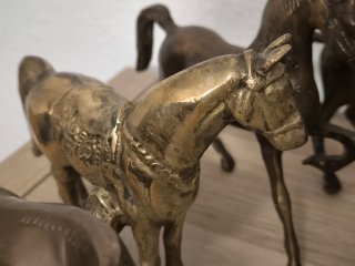 Caballos de bronce y mezcla muy antiguos arte