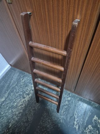Mini escalera de madera