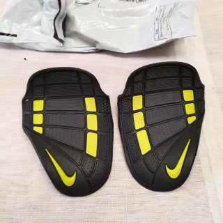 Protector Entrenamiento Nike Alpha Grip