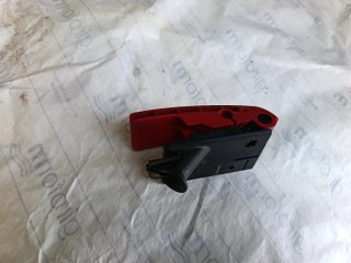Tirador Capó Mercedes W204
